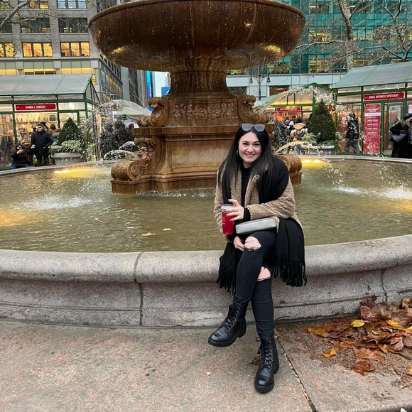 Meet your Posher Heather - Picture 3 of 3